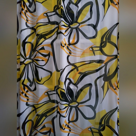 FABRIC 2.75 yards, bold cheerful flower print chiffon - Picture 1 of 5